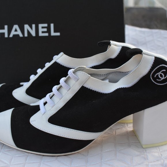 CHANEL SUEDE BLACK & WHITE LACED UP SHOES SZ 39 - Picture 1 of 8